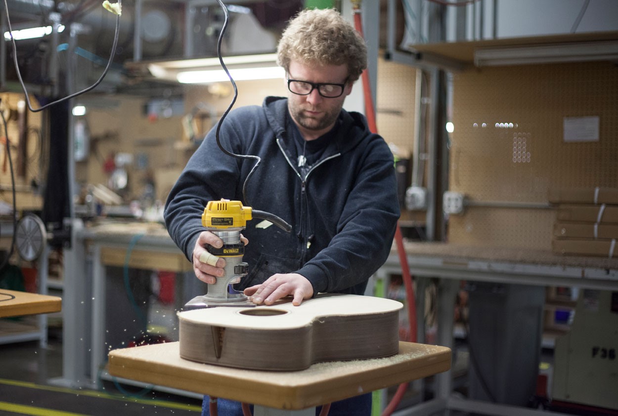 Guitar worker